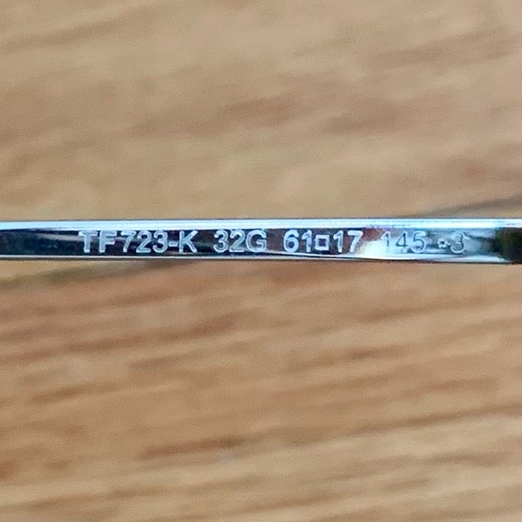 Tom Ford Aviator Sunglasses with Gucci Case - Picture 8 of 13